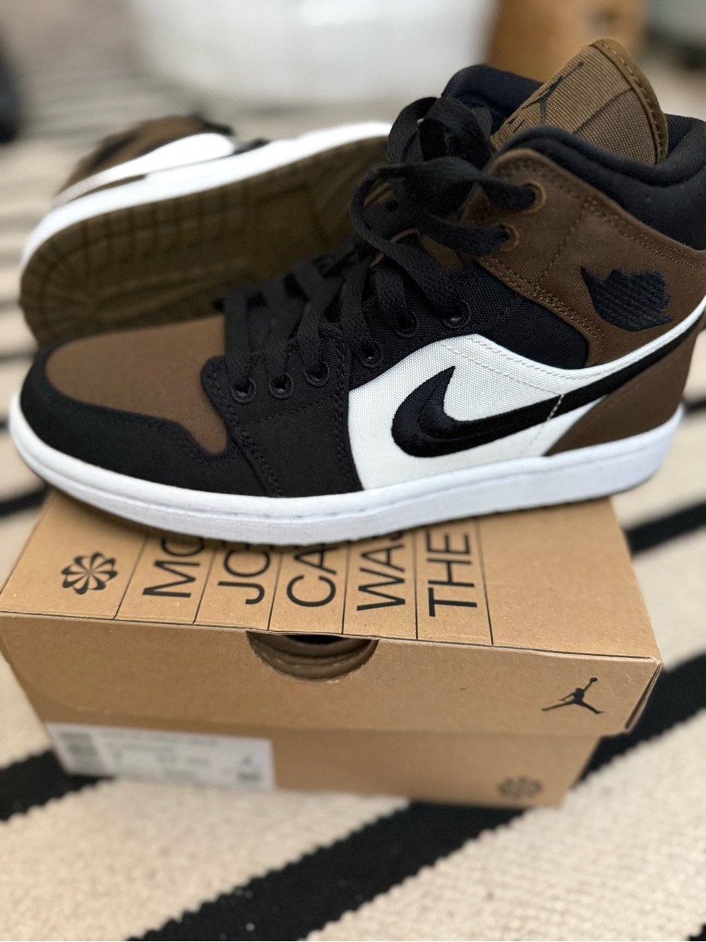 Women’s Air Jordan 1 Mid SE